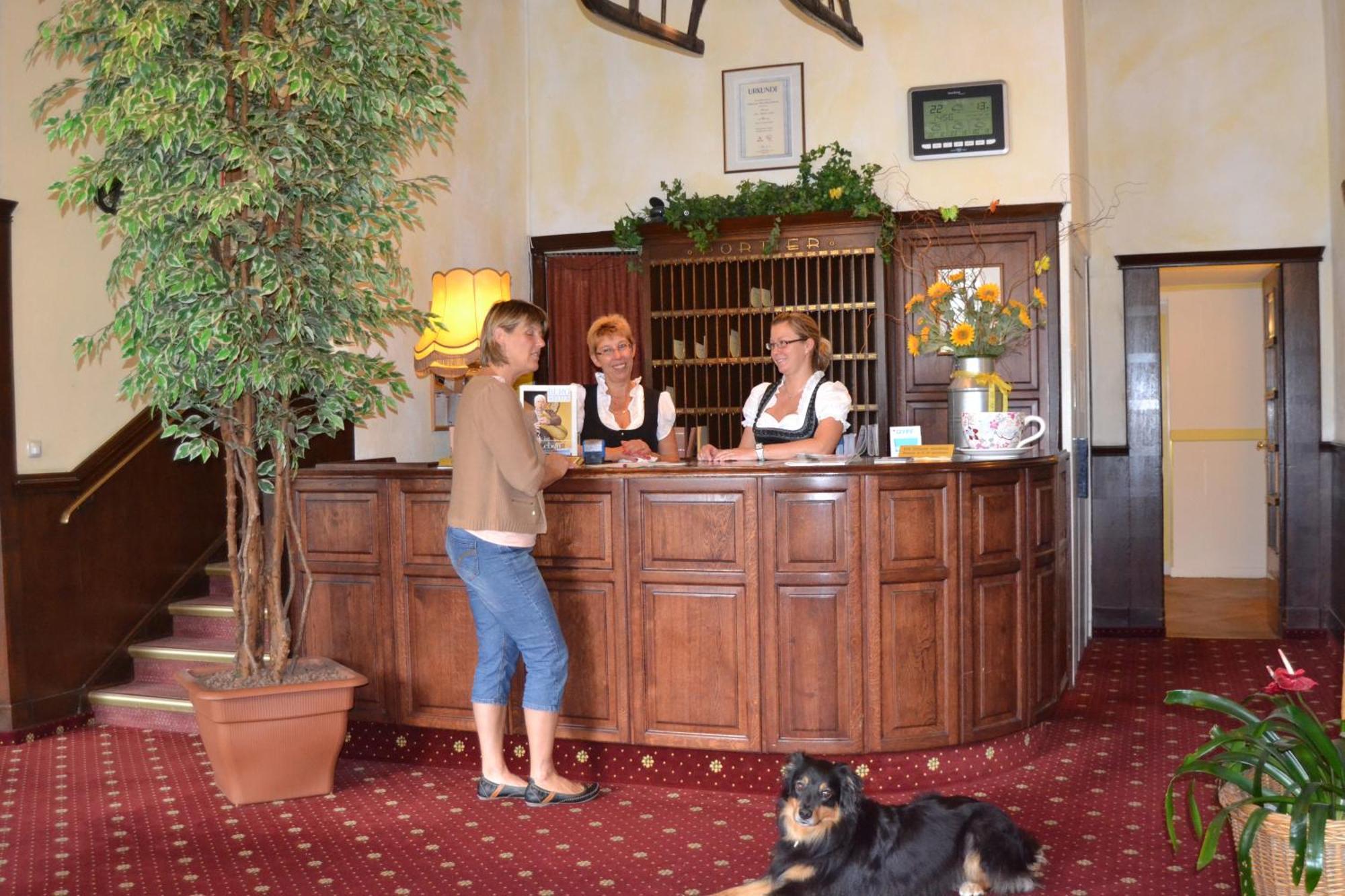 Hotel Vier Jahreszeiten Garmisch-Partenkirchen Exterior photo